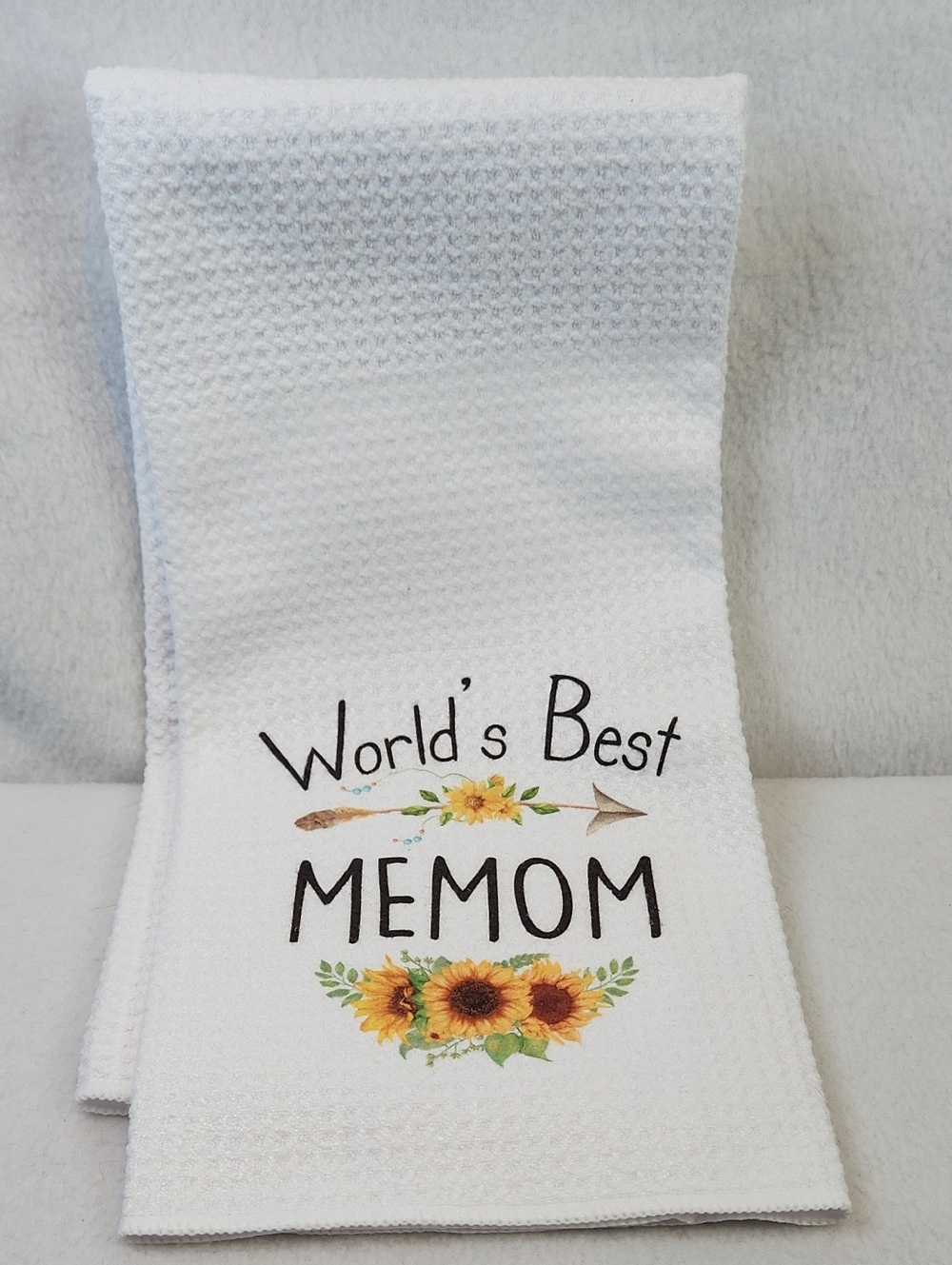 White 'World's Best MEMOM' Cotton Kitchen Towel with Sunflower Accent
